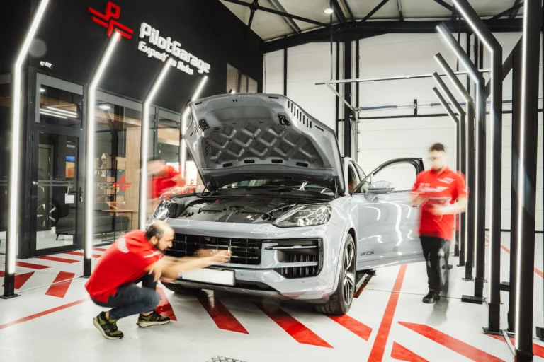 Pilot Garage revoluționează piața auto din România: verificare completă în doar 45 de minute, raport tehnic detaliat și preluare directă de la client – transparență, precizie și încredere la fiecare inspecție.