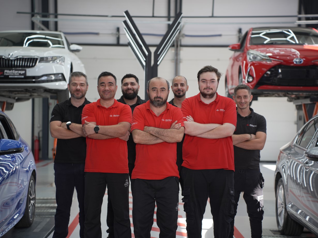 Echipa-pilot-garage-romania-expertiza-auto-verificare-masina.JPG Echipa Pilot Garage Romania